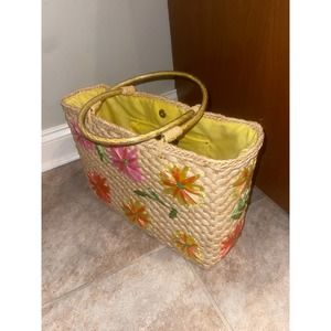 2/$20 💘Woven wicker floral bag